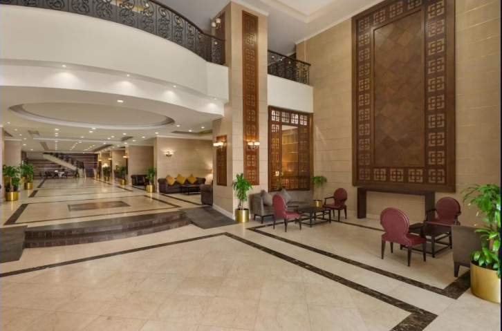 Loby Hotel Ramada Al Fauzeen