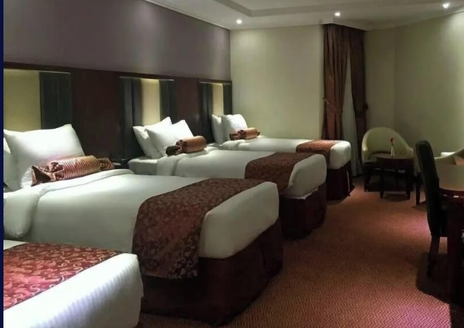 Suasana Kamar Hotel Ramada Al Fauzeen